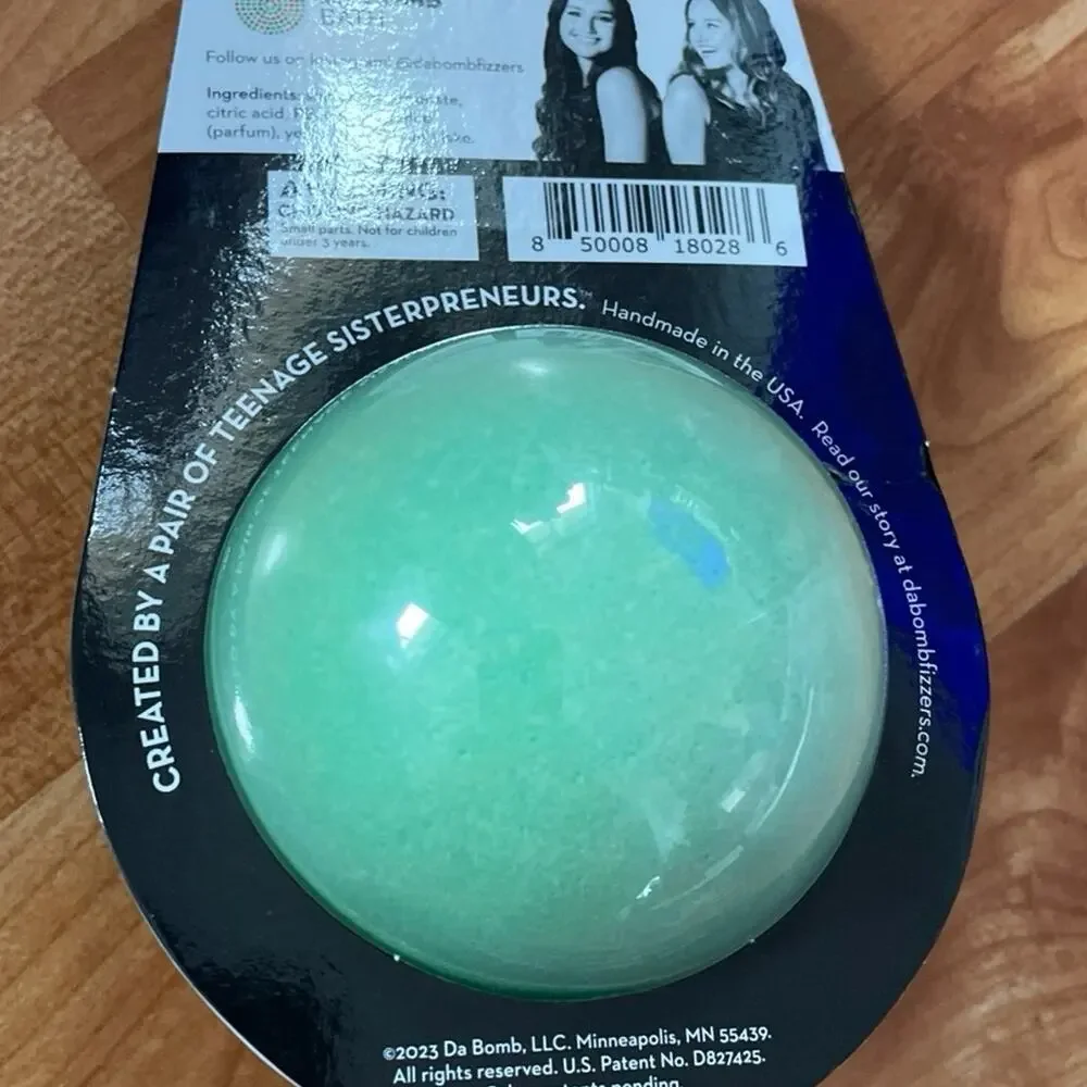 Da Bomb Bath‎ Holiday Surprise Bomb